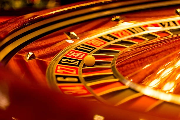 Live dealer blackjack studio with multiple camera angles on hantam303 mobile app
